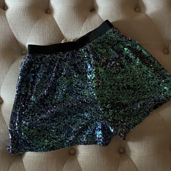 BCBG GENERATION sequin shorts NWT - Picture 4 of 6